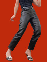 Charger l'image dans la galerie, Pantalon vintage Michèle - Cuir noir. Taille M, 38, 40. Création Estret. Made in France.