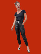Charger l'image dans la galerie, Pantalon vintage Michèle - Cuir noir. Taille M, 38, 40. Création Estret. Made in France.