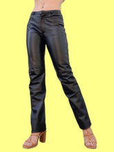 Charger l'image dans la galerie, Pantalon vintage Aude - Cuir d'agneau noir. Taille S, 36, 38.