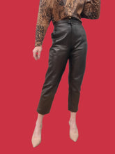 Charger l'image dans la galerie, Pantalon vintage Albertine - Cuir marron. Taille M, 38, 40.
