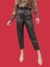 Charger l'image dans la galerie, Pantalon vintage Albertine - Cuir marron. Taille M, 38, 40.