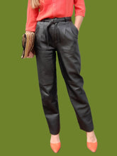 Charger l'image dans la galerie, Pantalon vintage Leslee - Cuir noir. Taille S, 36, 38