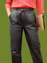 Charger l'image dans la galerie, Pantalon vintage Leslee - Cuir noir. Taille S, 36, 38