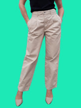 Charger l'image dans la galerie, Chino Emmi - Levi's Dockers. Taille L, 40, 42. W32 L30