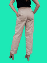 Charger l'image dans la galerie, Chino Emmi - Levi's Dockers. Taille L, 40, 42. W32 L30