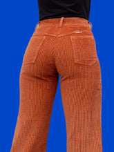 Charger l'image dans la galerie, Pantalon vintage Françoise - Salut les copains. Velours côtelé brique. Taille XS, 34, 36