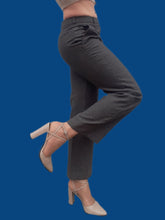 Charger l'image dans la galerie, Pantalon vintage Maëlle - Yves Saint Laurent. Rayures rouges. Taille S, 36, 38