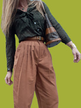 Charger l'image dans la galerie, Pantalon vintage Karen - Lin et coton camel, Taille 38, 40. Fabriqué en France