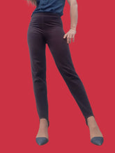 Charger l'image dans la galerie, Fuseau vintage Pauline - Panne de velours prune. Taille XS, 34, 36