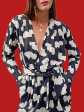 Charger l'image dans la galerie, Robe vintage Rosie - Cache cœur, motif cœurs bleu marine et blanc. Taille L, 40, 42. Franck et Fils. Made in France