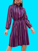 Charger l'image dans la galerie, Robe vintage Camille - Col froufrous. Violette à rayures. Taille S, 36, 38. Atlanta. Made in France