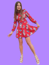 Charger l'image dans la galerie, Robe vintage Marion - Rouge à fleurs bleues. Taille S, 36, 38. Diolen Loft.