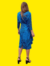 Charger l'image dans la galerie, Robe vintage Valeria - Imprimé animal bleu et noir irisé. Taille L, 40, 42. Louis Féraud.