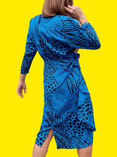 Charger l'image dans la galerie, Robe vintage Valeria - Imprimé animal bleu et noir irisé. Taille L, 40, 42. Louis Féraud.