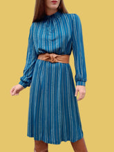 Charger l'image dans la galerie, Robe vintage Renée - Bleu canard, col mao boutonné. Taille M, 38, 40. Christine Laure