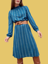 Charger l'image dans la galerie, Robe vintage Renée - Bleu canard, col mao boutonné. Taille M, 38, 40. Christine Laure