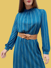 Charger l'image dans la galerie, Robe vintage Renée - Bleu canard, col mao boutonné. Taille M, 38, 40. Christine Laure