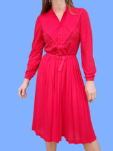 Charger l'image dans la galerie, Robe vintage Ondine - Plissée rouge. Taille S, 36, 38.