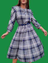 Charger l'image dans la galerie, Robe vintage Carine - Plissée à Carreaux. Taille M, 38, 40. Huguet. Made in France