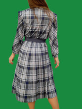 Charger l'image dans la galerie, Robe vintage Carine - Plissée à Carreaux. Taille M, 38, 40. Huguet. Made in France