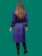 Charger l'image dans la galerie, Robe vintage Manue - Tissu irisé bleu / violet. Taille S ou 36, 38. Made in France.