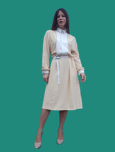 Charger l'image dans la galerie, Robe vintage Lavinia - Plastron plissé. Taille M, 38, 40. Maris. Made in Germany