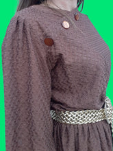 Charger l'image dans la galerie, Robe vintage Lisette - Tissu texturé marron. Taille M, 38, 40. Fabriqué en France
