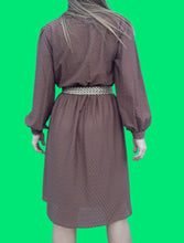 Charger l'image dans la galerie, Robe vintage Lisette - Tissu texturé marron. Taille M, 38, 40. Fabriqué en France