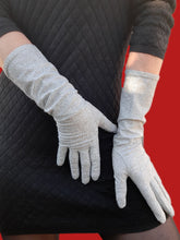 Charger l'image dans la galerie, Gants allongés vintage Grâce - Lurex argenté brillant. Neyret Paris. Taille 7.