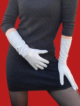 Charger l'image dans la galerie, Gants allongés vintage Grâce - Lurex argenté brillant. Neyret Paris. Taille 7.