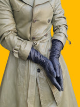 Charger l'image dans la galerie, Gants longs vintage Emma - Cuir de chevreau noir et soie. Taille 6,5. Made in France.