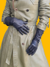Charger l'image dans la galerie, Gants longs vintage Emma - Cuir de chevreau noir et soie. Taille 6,5. Made in France.