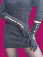 Charger l'image dans la galerie, Gants longs vintage Daphné - Ajourés et brodés de roses. Guibert Frères. Taille 6