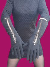 Charger l'image dans la galerie, Gants longs vintage Daphné - Ajourés et brodés de roses. Guibert Frères. Taille 6