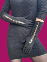 Charger l'image dans la galerie, Gants longs vintage Daphné - Ajourés et brodés de roses. Guibert Frères. Taille 6