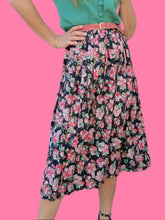 Charger l'image dans la galerie, Jupe plissée vintage Adèle - Noire fleurie. Taille XXL, 44, 46. Solfin Paris. Made in France.
