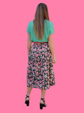 Charger l'image dans la galerie, Jupe plissée vintage Adèle - Noire fleurie. Taille XXL, 44, 46. Solfin Paris. Made in France.