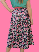 Charger l'image dans la galerie, Jupe plissée vintage Adèle - Noire fleurie. Taille XXL, 44, 46. Solfin Paris. Made in France.