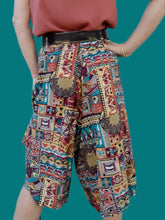 Charger l'image dans la galerie, Jupe-Culotte vintage Daphnée - Imprimé bariolé. À poches. Taille 5XL, 50, 52. Christian Marry.