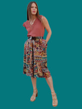Charger l'image dans la galerie, Jupe-Culotte vintage Daphnée - Imprimé bariolé. À poches. Taille 5XL, 50, 52. Christian Marry.