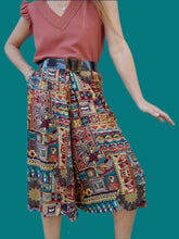 Charger l'image dans la galerie, Jupe-Culotte vintage Daphnée - Imprimé bariolé. À poches. Taille 5XL, 50, 52. Christian Marry.