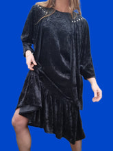Charger l'image dans la galerie, Robe vintage Camille - Velours noir clouté, effet de superposition. Taille XXL, 44, 46. Made in France