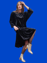 Charger l'image dans la galerie, Robe vintage Camille - Velours noir clouté, effet de superposition. Taille XXL, 44, 46. Made in France