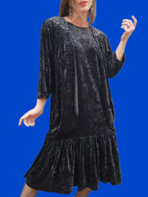 Charger l'image dans la galerie, Robe vintage Camille - Velours noir clouté, effet de superposition. Taille XXL, 44, 46. Made in France