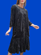Charger l'image dans la galerie, Robe vintage Camille - Velours noir clouté, effet de superposition. Taille XXL, 44, 46. Made in France