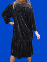 Charger l'image dans la galerie, Robe vintage Camille - Velours noir clouté, effet de superposition. Taille XXL, 44, 46. Made in France