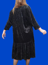 Charger l'image dans la galerie, Robe vintage Camille - Velours noir clouté, effet de superposition. Taille XXL, 44, 46. Made in France