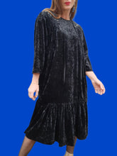 Charger l'image dans la galerie, Robe vintage Camille - Velours noir clouté, effet de superposition. Taille XXL, 44, 46. Made in France