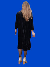 Charger l'image dans la galerie, Robe vintage Camille - Velours noir clouté, effet de superposition. Taille XXL, 44, 46. Made in France