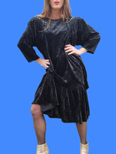 Charger l'image dans la galerie, Robe vintage Camille - Velours noir clouté, effet de superposition. Taille XXL, 44, 46. Made in France